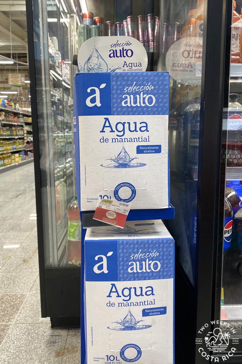 boxes of water at a grocery store in costa rica with the words agua