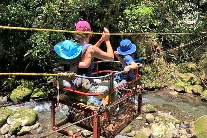 The cable car that crosses the river