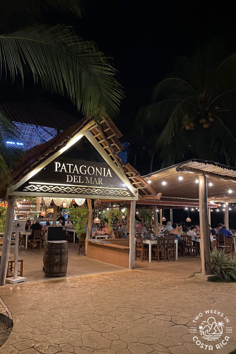 restaurant building lit up at night with the words patagonia del mar